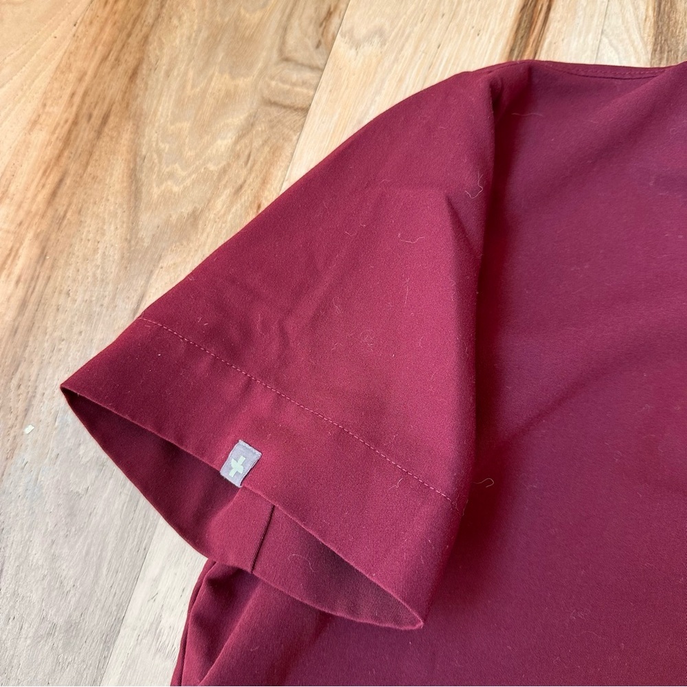 Figs burgundy Keji Crewneck scrub top women’s size XS - Picture 4 of 5